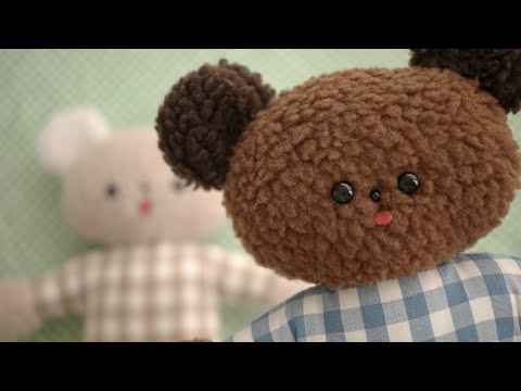 The pattern of the tongue bear doll